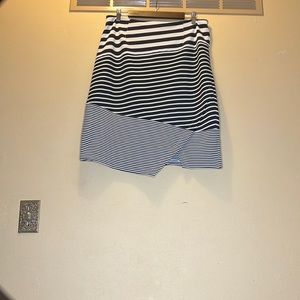 Calvin Klein Skirt Size 14 Black White Diagonal Stripe Print Slit